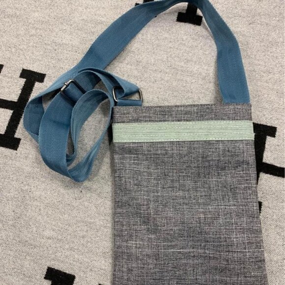𝅺dakine cross body bag! New condition. Gray/blue. Adjustable strap - Picture 8 of 8